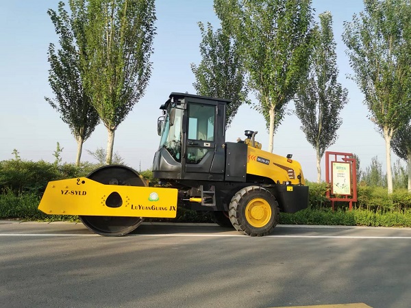 洛陽(yáng)壓路機(jī)